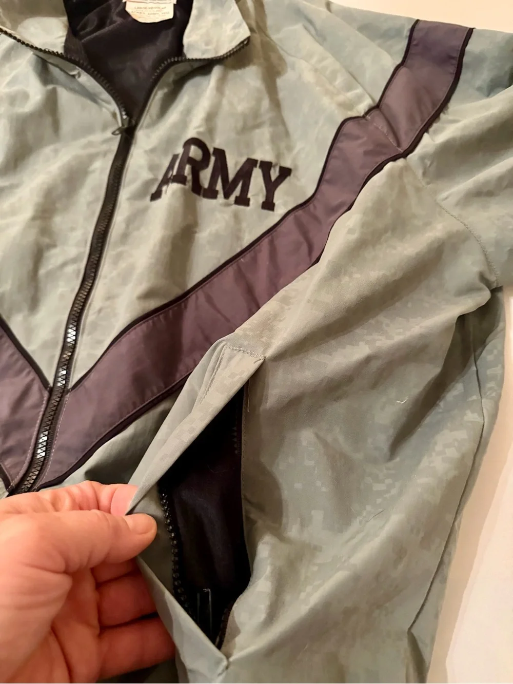 US Army IPFU Training Jacket Digital ACU Camo Large Regular Windbreaker UNICORN